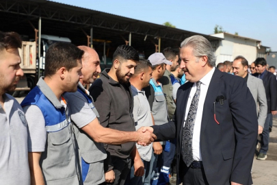 Kayseri Melikgazi mesaiye bayramlaşarak başladı