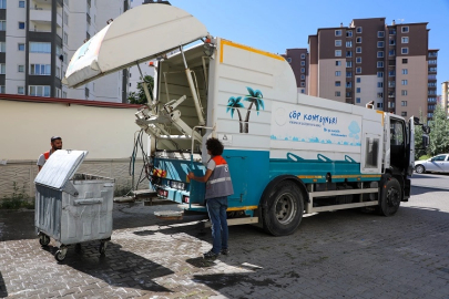 Kayseri Talas'ta konteynerlara parfümlü bakım
