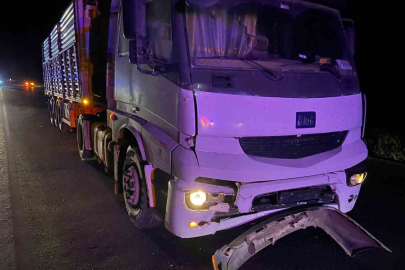 Kütahya’da tır, otomobile çarptı: 4 yaralı