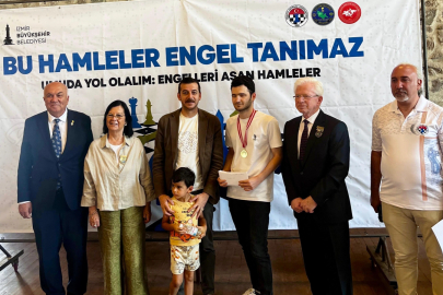 Satranç turnuvasında hamleler engelleri aştı