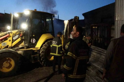 Kütahyada palet atölyesi yandı ortalık cehenneme döndü