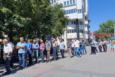 Kütahya'da Hayırseverler Aşure Dağıttı.