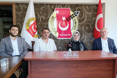 Kütahya Belediye Başkanı Eyüp Kahveci’nin “şehir merkezinde Barlar Sokağı ile ilgili yaptığı açıklamasına AK Parti Kütahya İl Başkanı Ceyda Çetin Erenler’den sert tepki geldi.