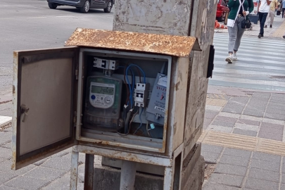 Kütahya Merkezde Skandal Görüntü: Elektrik Panosu Açık Bırakıldı