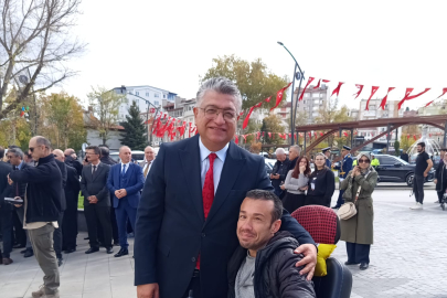 Kütahya Bülten İmtiyaz Sahibi Cüneyt Demircan 29 Ekim Kutlamalarında Kütahya Protokolüyle Samimi Görüşmeler Gerçekleştirdi