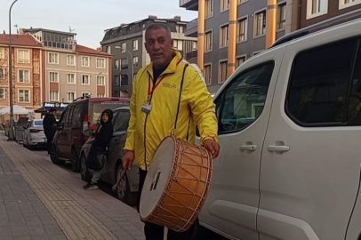Kütahya’da Ramazan Davulcusu Mani Söyleyerek Bahşiş Topladı
